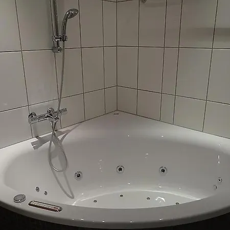 Sleeps 6 Wifi * אנגלברג