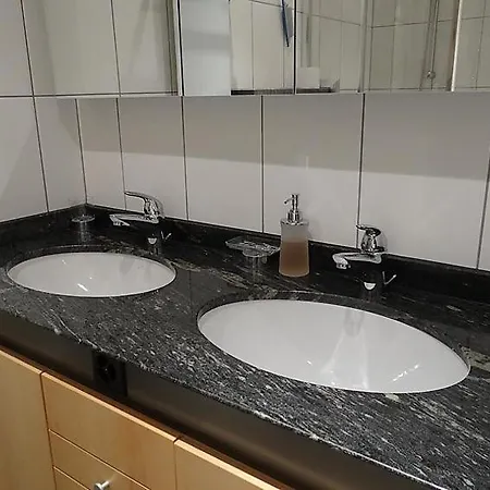 דירה Sleeps 6 Wifi אנגלברג